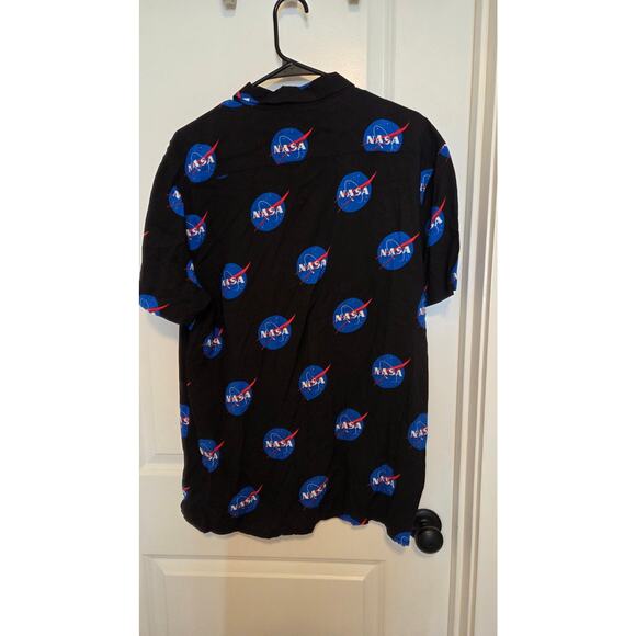 Chemistry NASA Logo Black Short Sleeve Button Up Shirt Men’s Size L - Picture 3 of 3